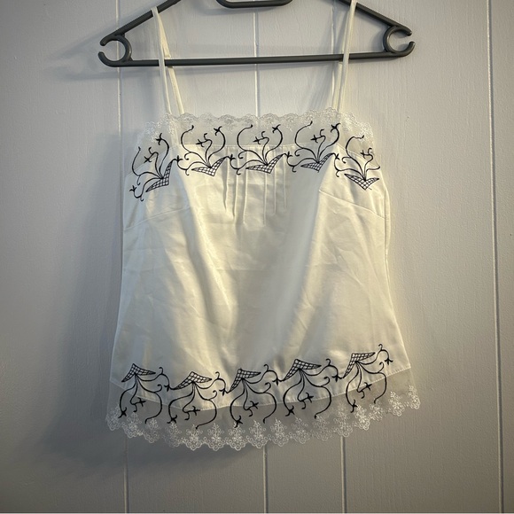 Beautiful top - Picture 1 of 6